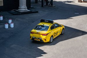 Uber Wants to Purchase 20,000 Lucid Gravity SUVs For Its Robotaxi Fleet